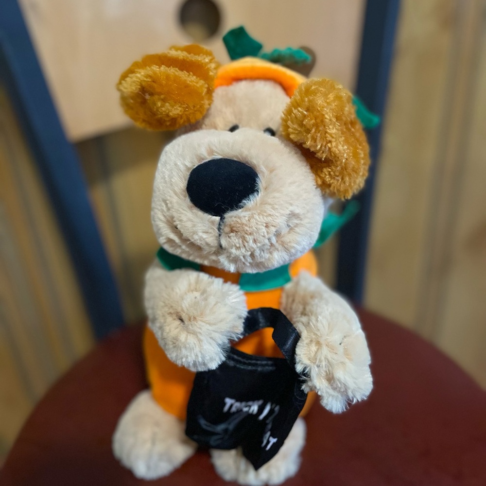 Avon Musical Dancing Plush Dog Halloween we got the beat, works nicely